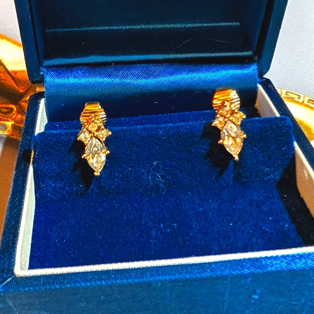DIOR Vintage Gold Plated Crystal Earrings ✨ - Picture 5 of 7